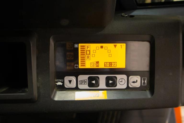 53109 begagnad motviktstruck Toyota 8FBET16 display