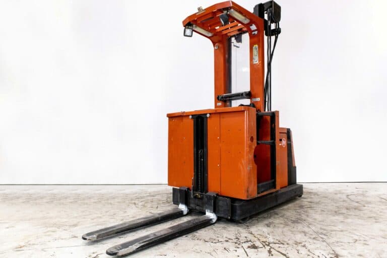 röd begagnad bt plocktruck