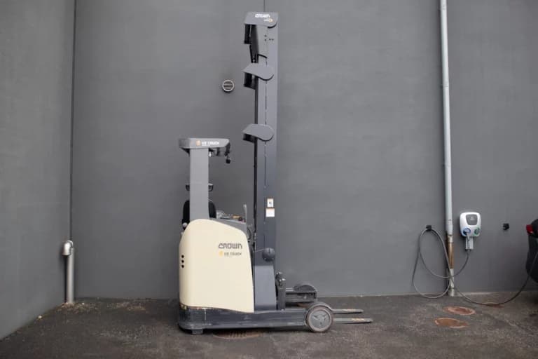 begagnad skjutstativtruck crown esr