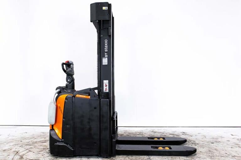 höglyftande begagnad BT ledstaplare