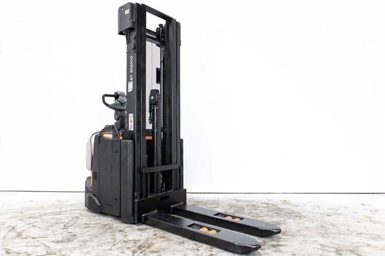 höglyftande begagnad BT ledstaplare