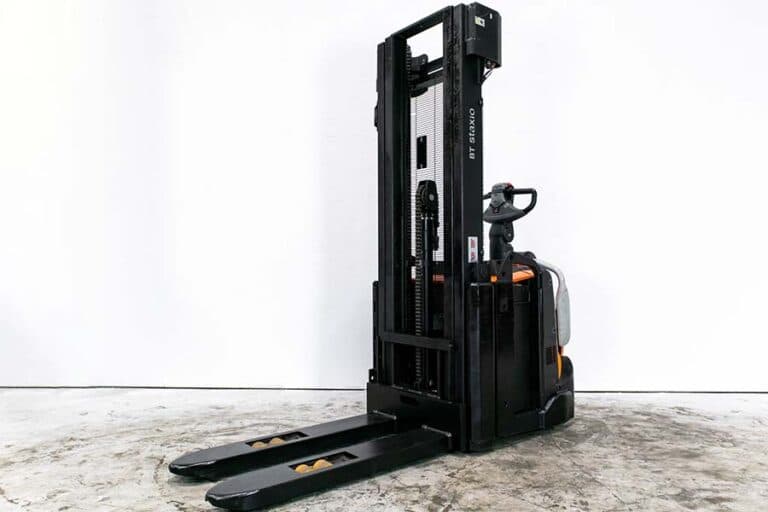 höglyftande begagnad BT ledstaplare