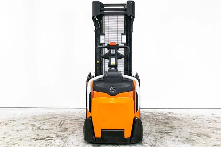 höglyftande begagnad BT ledstaplare