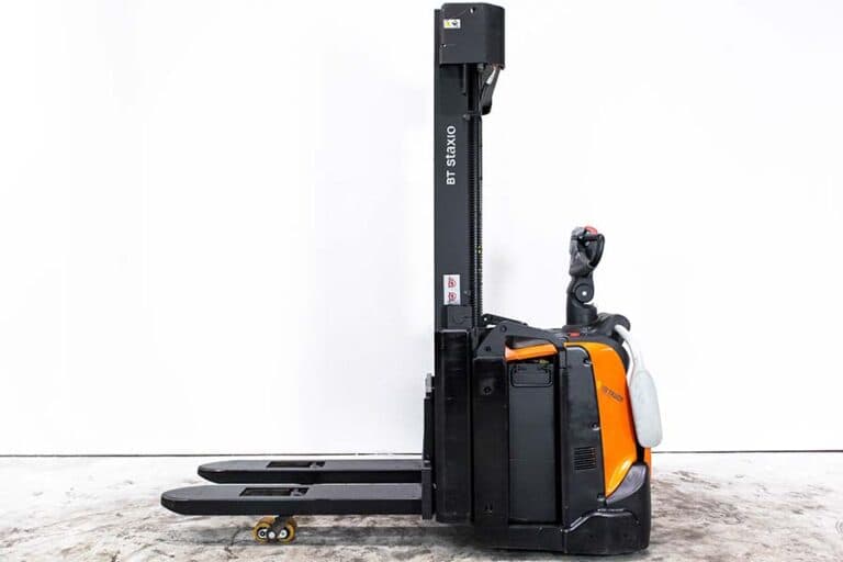 höglyftande begagnad BT ledstaplare