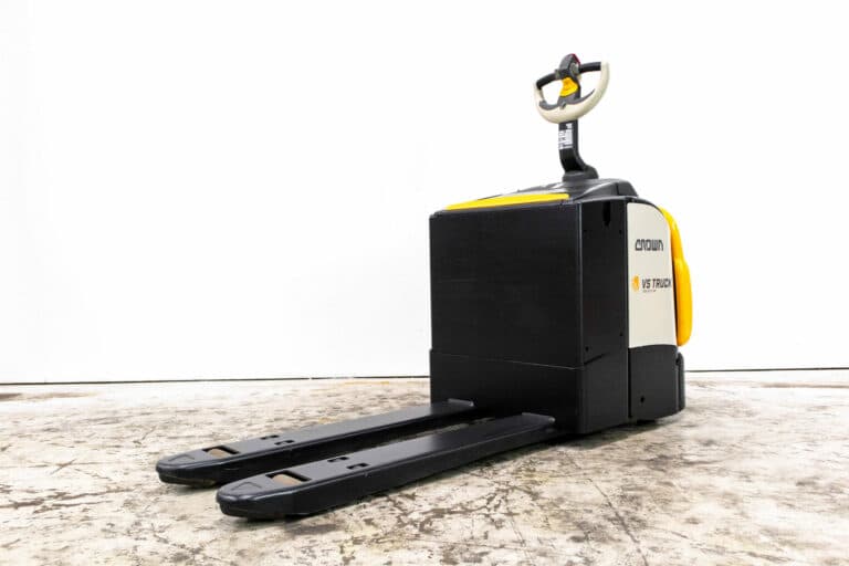 begagnad crown låglyftare med ståplattform