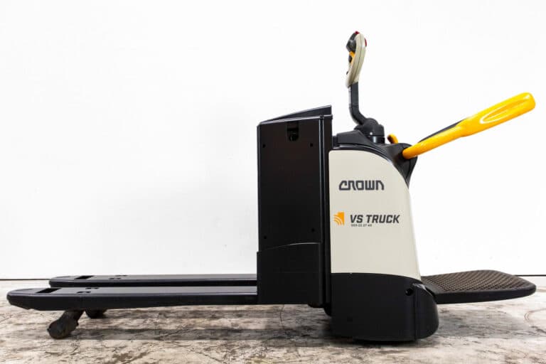begagnad crown låglyftare med ståplattform