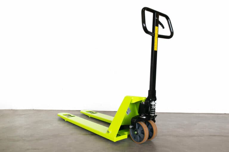 Gröna pramac pallyftare med låga gafflar