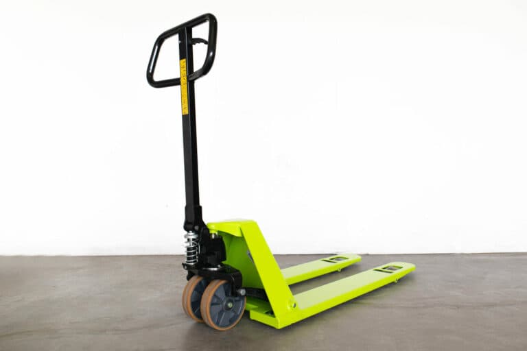 Gröna pramac pallyftare med låga gafflar