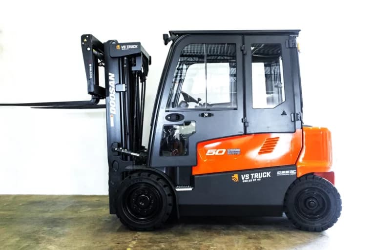 9546 doosan elmotviktstruck b50x-7 frilyft