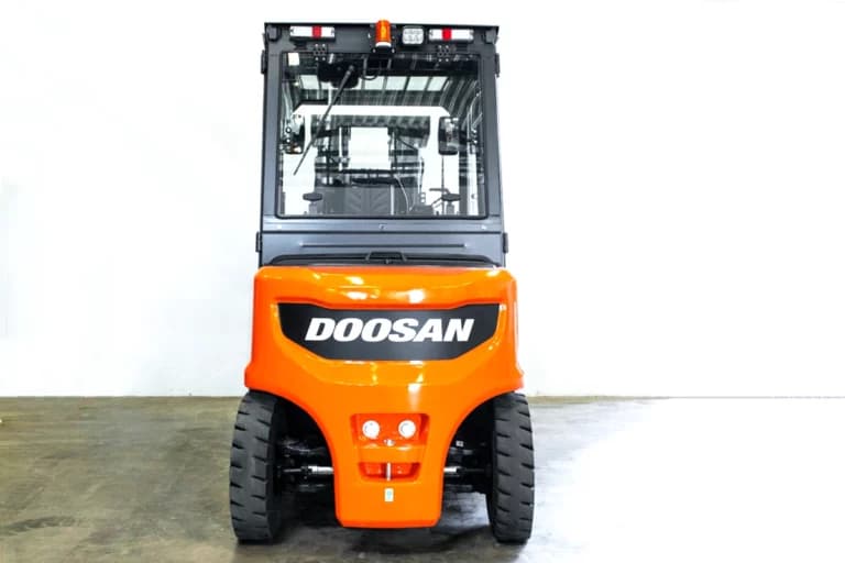 9546 Doosan elmotviktstruck b50x-7 bakifrån