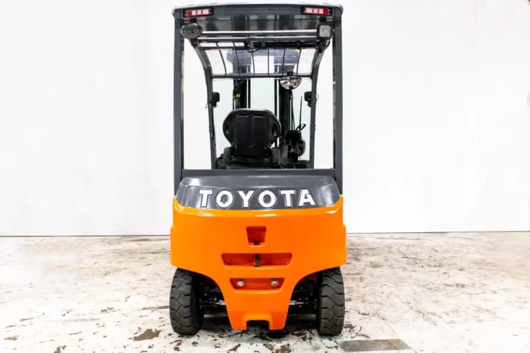 Toyota-8FBMT30 bakifrån