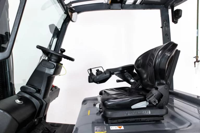 Toyota-8FBMT30 förarhytt