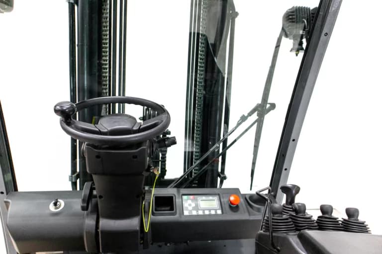 53074 Toytota Traigo 8FBMT25 begagnad motviktstruck