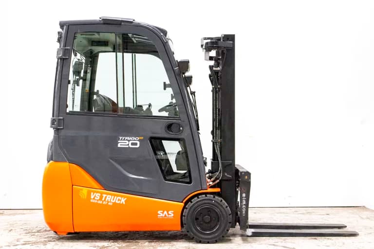 begagnad toyota motviktstruck med hytt