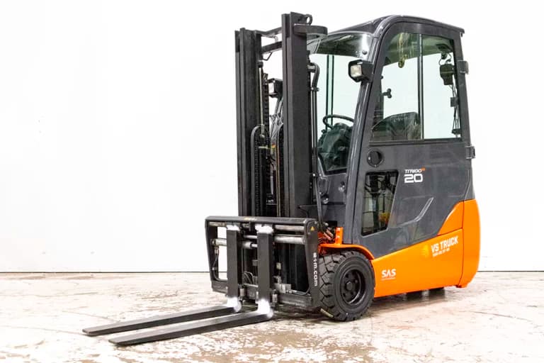 begagnad toyota motviktstruck med hytt