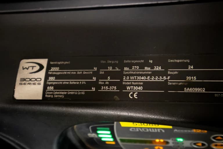 53088 Crown WT3040 begagnad låglyftare typskylt