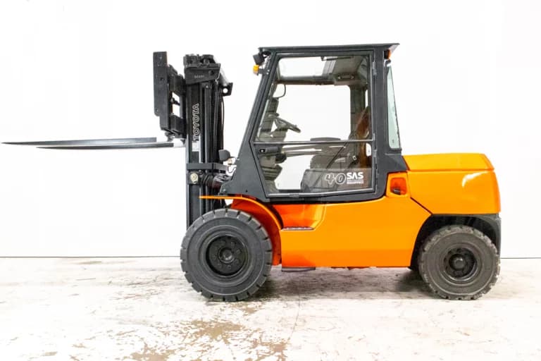 Toyota Tonero 8FBMT35 begagnad motviktstruck med frilyft