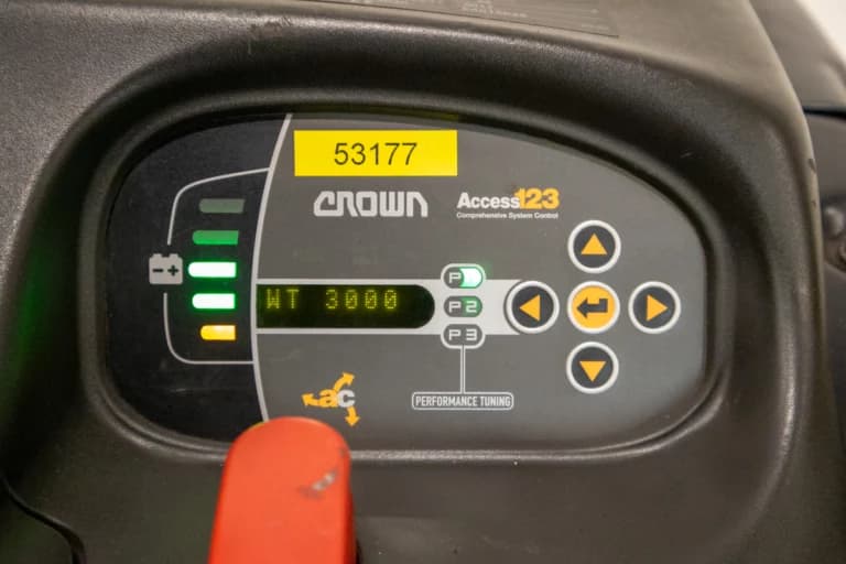 53177 begagnad crown dt 3040