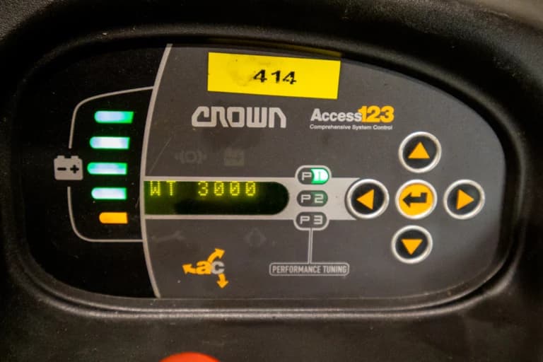 414 crown wt3040 begagnad laglyftare