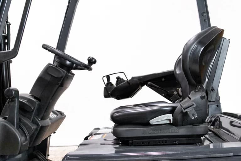 Hytten på en Toyota traigo 8FBEKT begagnad motviktstruck