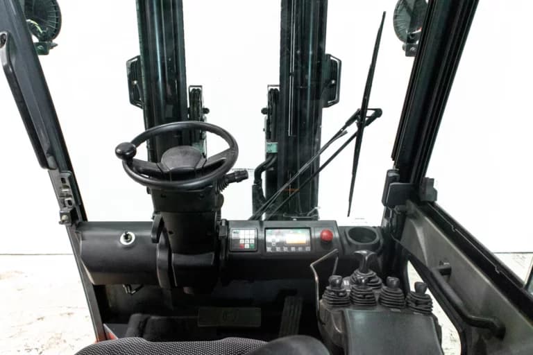 Toyota traigo begagnad motviktstruck hytt