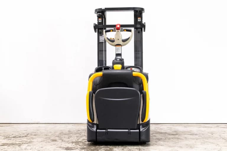 Crown dt3040 begagnad ledstaplare med initialyft sedd bakifrån