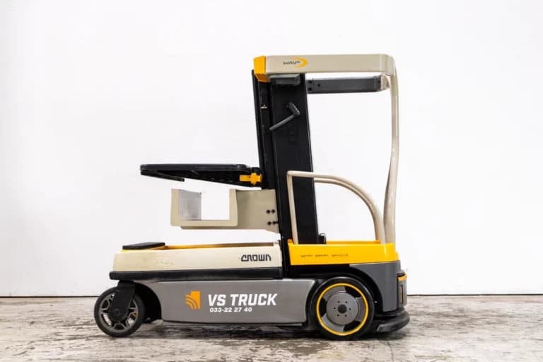 Begagnad plocktruck Crown WAW 60-118 sedd från sidan