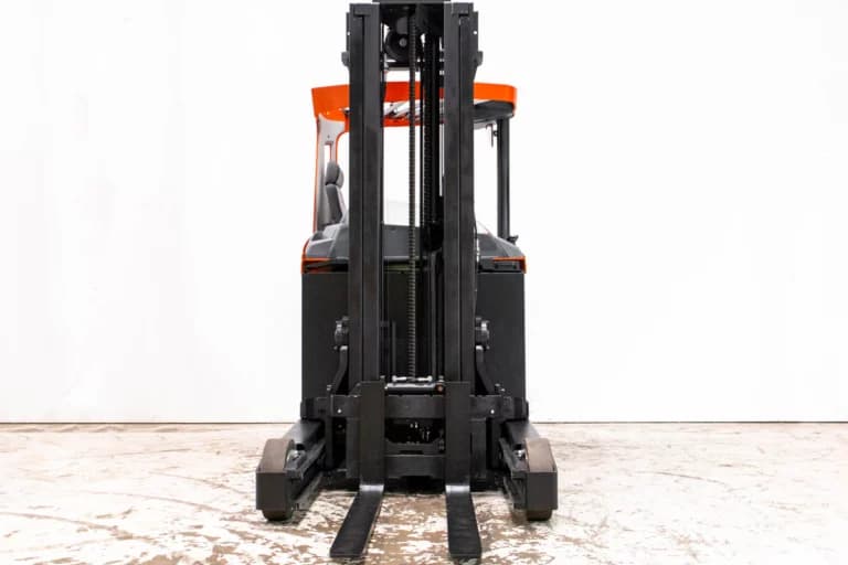 BT RRE200 begagnad skjutstativtruck sedd framifrån