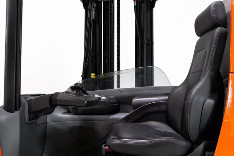 BT RRE200 begagnad skjutstativtruck hytt