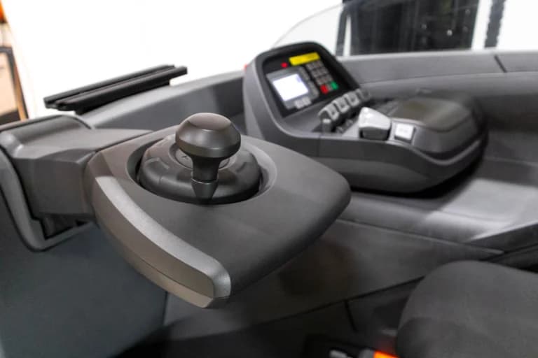 BT RRE200 begagnad skjutstativtruck display och ratt