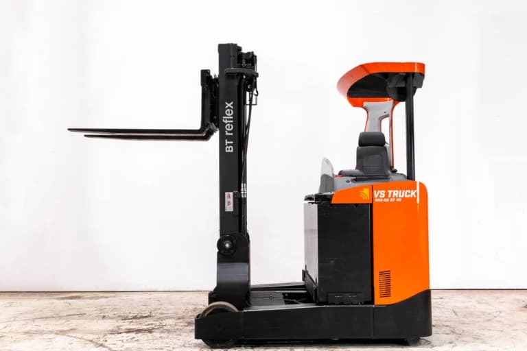 BT RRE200 begagnad skjutstativtruck med frilyft