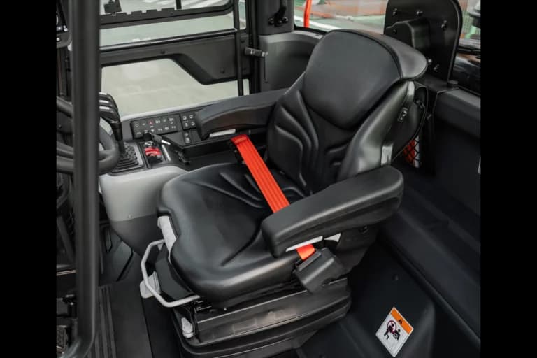 Förarsäte på en Bobcat D90S-9 Dieselmotviktstruck