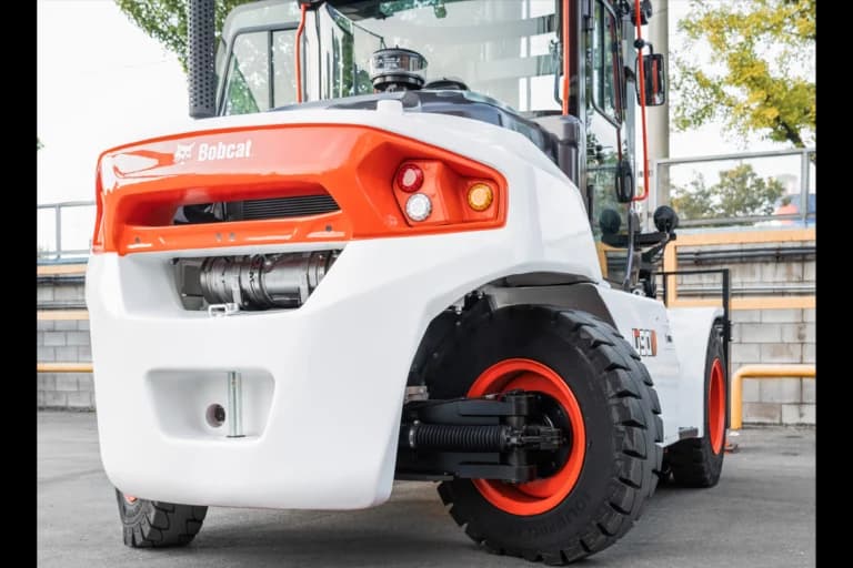 Däcken på en Bobcat D90S-9 Dieselmotviktstruck