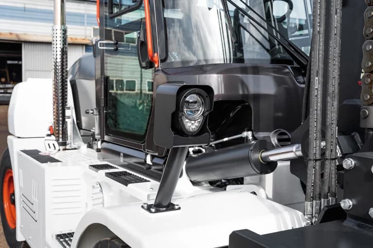 Framljus på en Bobcat D160S-9