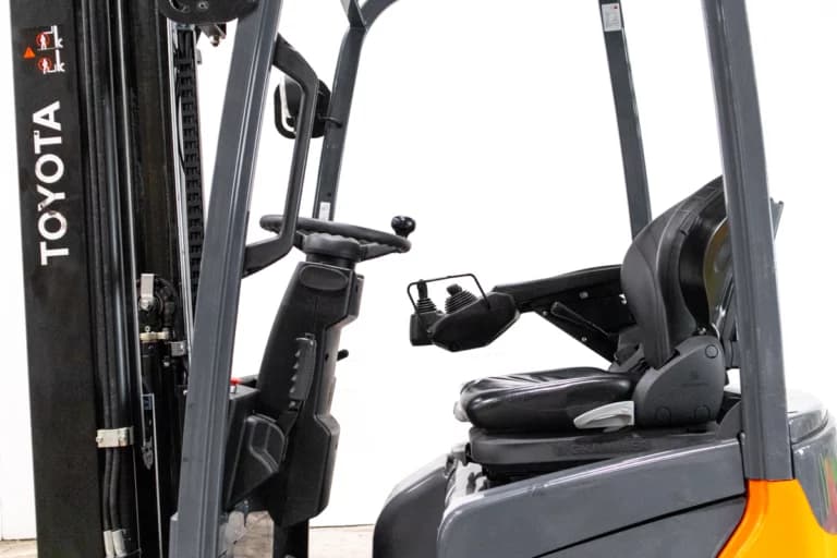 Toyota Traigo 7FBEST10 begagnad motviktstruck hytt 2