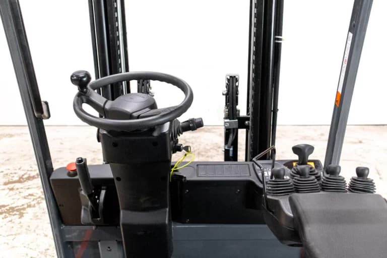 Toyota Traigo 7FBEST10 begagnad motviktstruck hytt 2