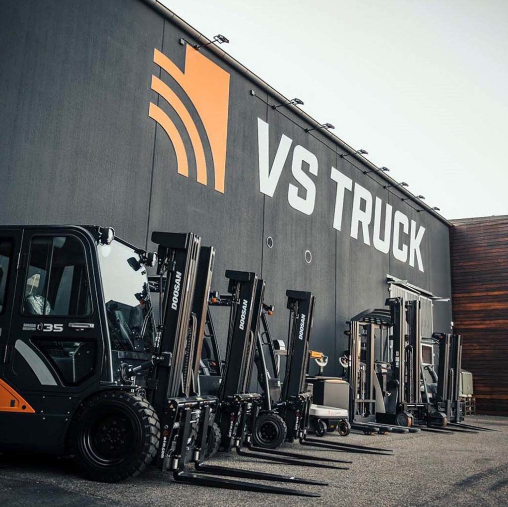 Truckar att leasa utanför VS Trucks huvudkontor i Borås